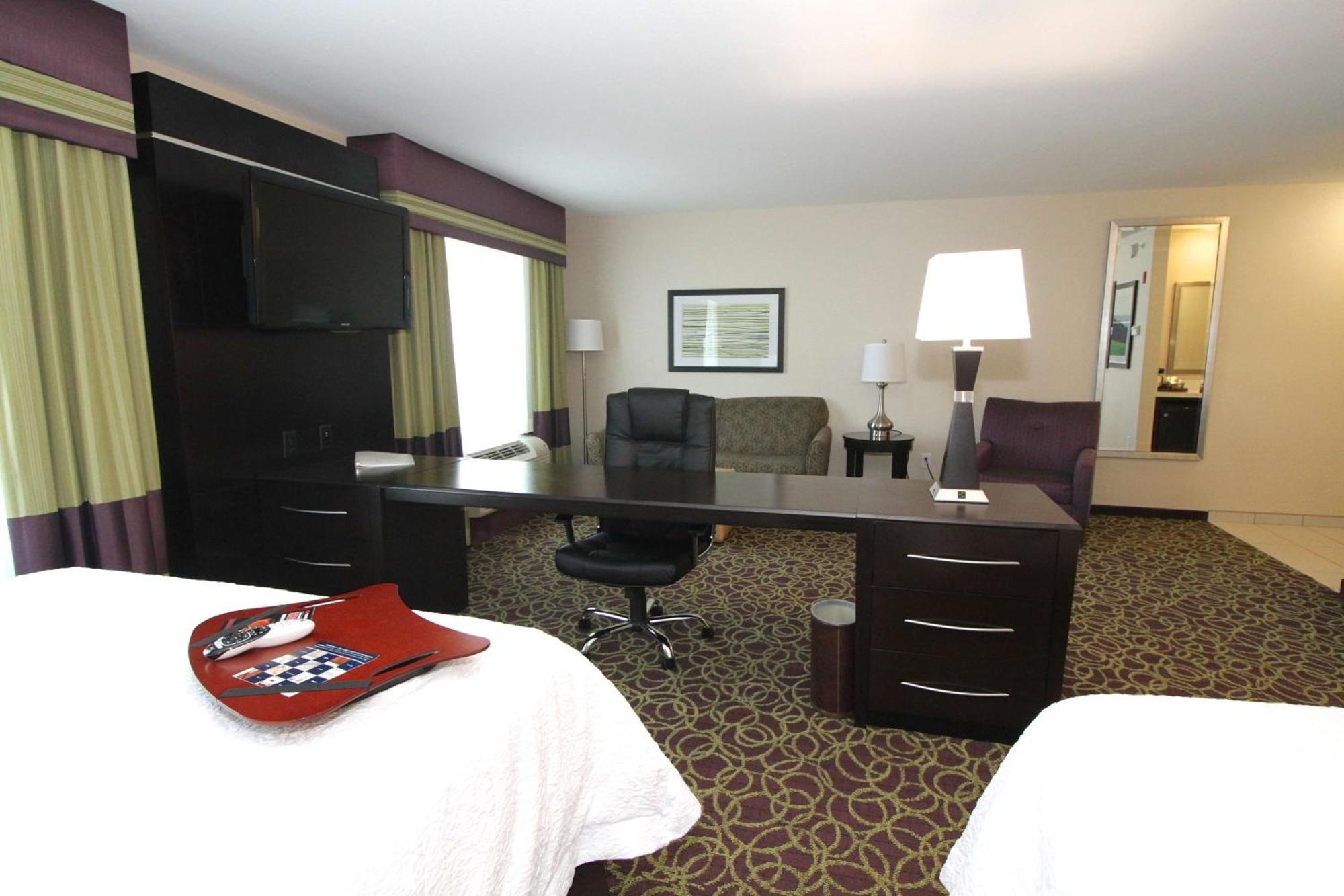 Hampton Inn And Suites Sandusky/Milan Exterior photo